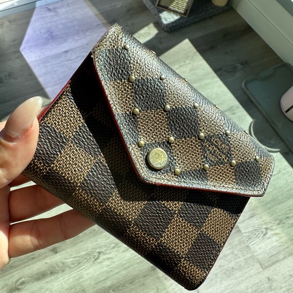 Louis Vuitton Wallet - Picture 3 of 10